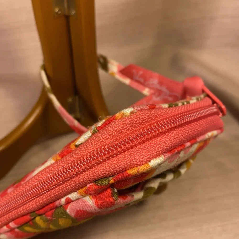 Vera Bradley almost NEW wristlet/wallet - Picture 6 of 15